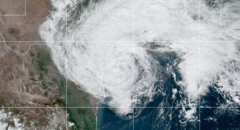 Видео: уставшие от урагана государства Персидского залива США увидят «опасные для жизни» условия из-за бета-версии тропического шторма