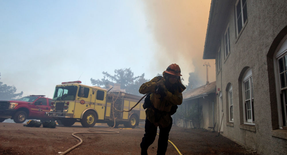 Землетрясение магнитудой 4,5 балла сотрясает Южную Калифорнию, пока регион борется с лесными пожарами
