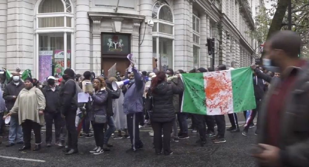 Лондонцы выступают против жестокости полиции в Нигерии — Видео