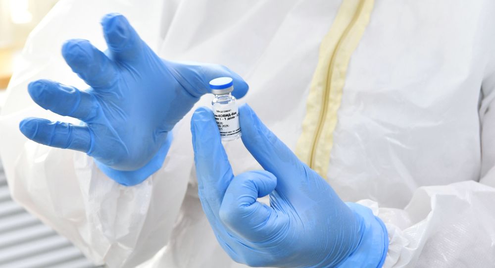Путин говорит, что вакцинация против коронавируса должна быть внедрена по всей России
