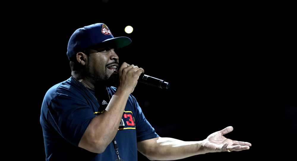 «Что-нибудь из этого на бумаге?»  Пользователи сети сомневаются, что Ice Cube парирует негативную реакцию из-за сотрудничества с Трампом