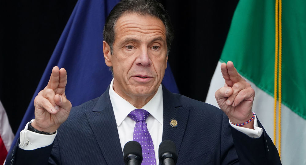 Губернатор Нью-Йорка объявляет о новой политике карантина для въезжающих в штат
