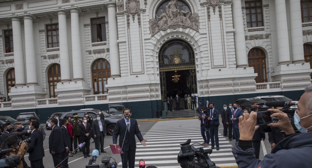 Конгресс Перу проголосовал за импичмент президенту Мартину Вискарре
