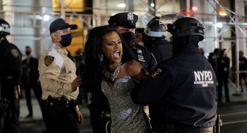 В Манхэттене стартовал митинг чернокожих, полиция начала задерживать активистов