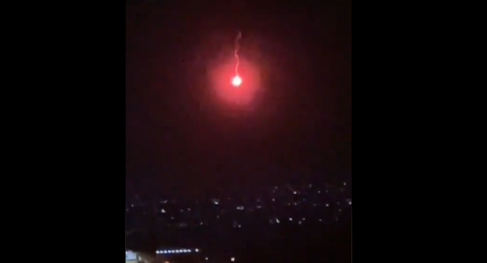 Видео: Ливанский метеор оказался фейерверком, говорят официальные лица