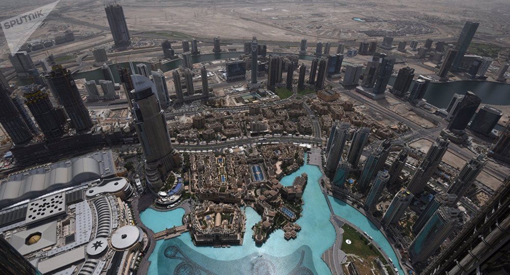 Дубай отмечает Новый год шоу фонтанов Бурдж-Халифа