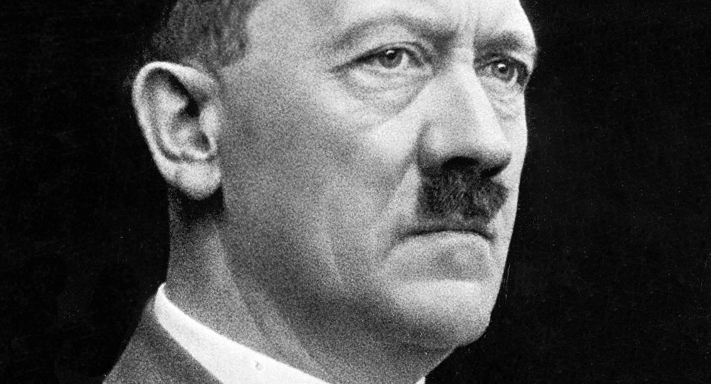 Интернет-рынок удаляет повседневную толстовку с капюшоном Адольфа Гитлера после жалобы еврейской организации