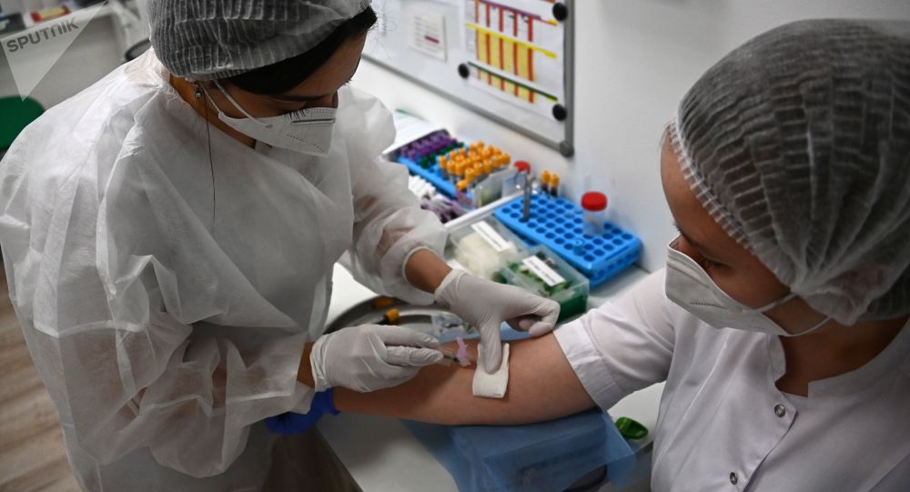Посол заявил, что Китай внимательно следит за прогрессом России в клинических испытаниях вакцин против COVID