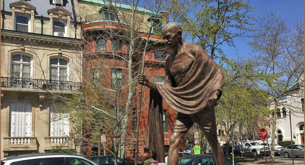 Протест фермеров: статуя Махатмы Ганди в Вашингтоне, округ Колумбия, опорочена сторонниками Халистана — Смотреть