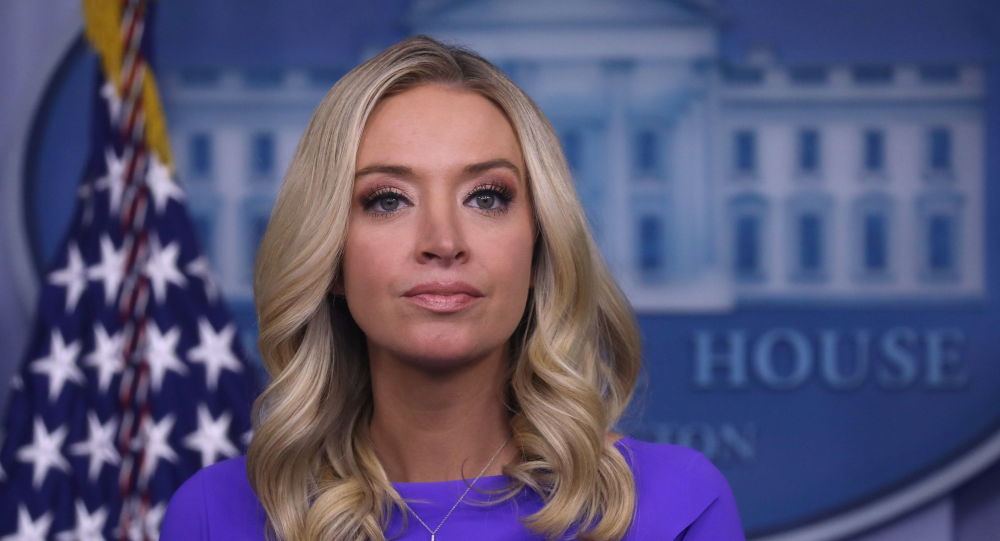 Секция прессы WH Press Kayleigh McEnany показывает, что она была доксирована и издевалась после вступления в должность