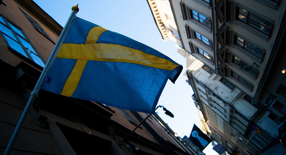 Сотни шведов выступают против ограничений против Covid-19 и вакцин