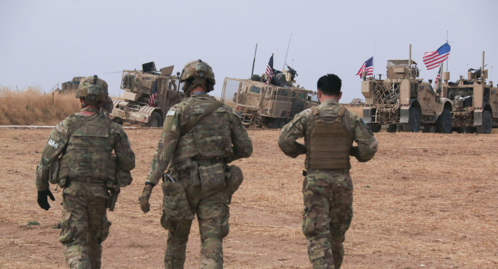 В сообщениях говорится, что транспортный конвой США с военной техникой входит в северо-восточную Сирию через Ирак
