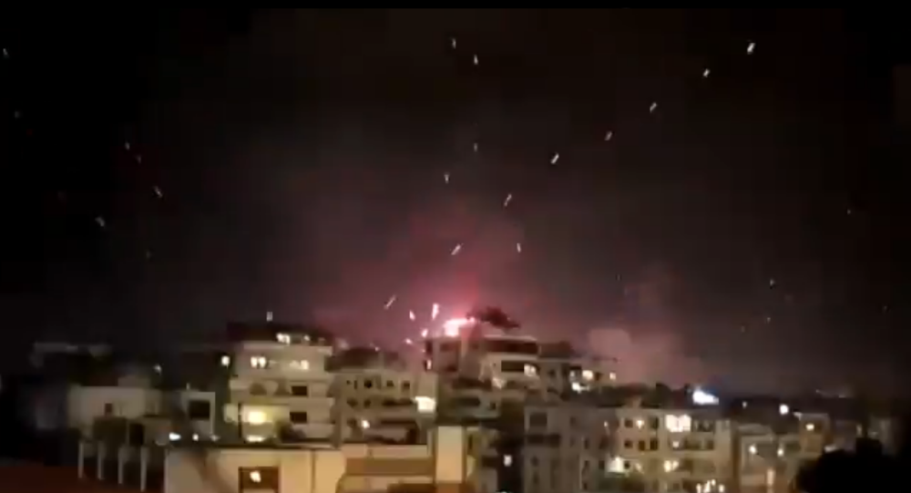 Четыре самолета повредили новогоднюю стрельбу в Бейруте — отчеты
