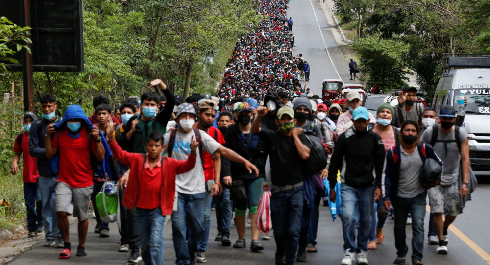 Караван мигрантов направляется в США из Гондураса и призывает администрацию Байдена «выполнить взятые на себя обязательства»