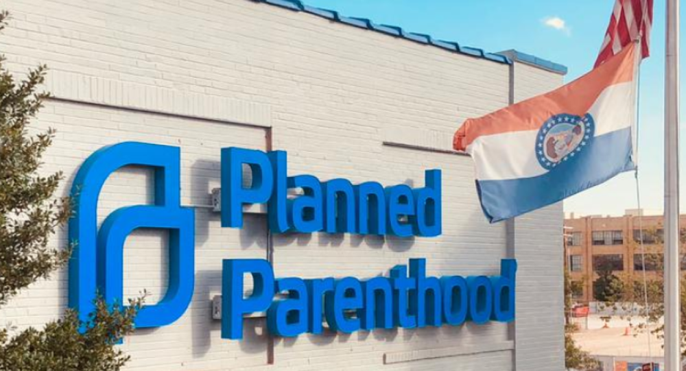 Клиника планирования семьи в Теннесси подверглась нападению с применением дробовика в годовщину принятия решения о законности абортов