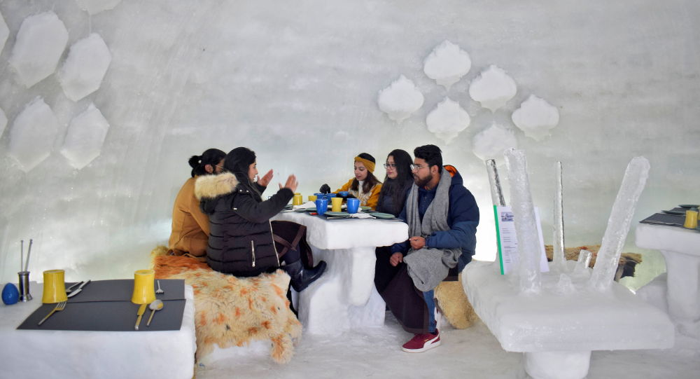 Кофе со льдом: пользователи сети и лыжники восхищены кафе в форме иглу в Кашмире