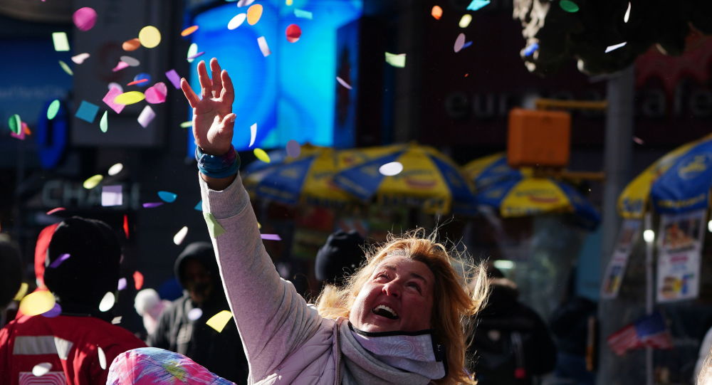 Праздник на Таймс-сквер в преддверии Нового года в Нью-Йорке