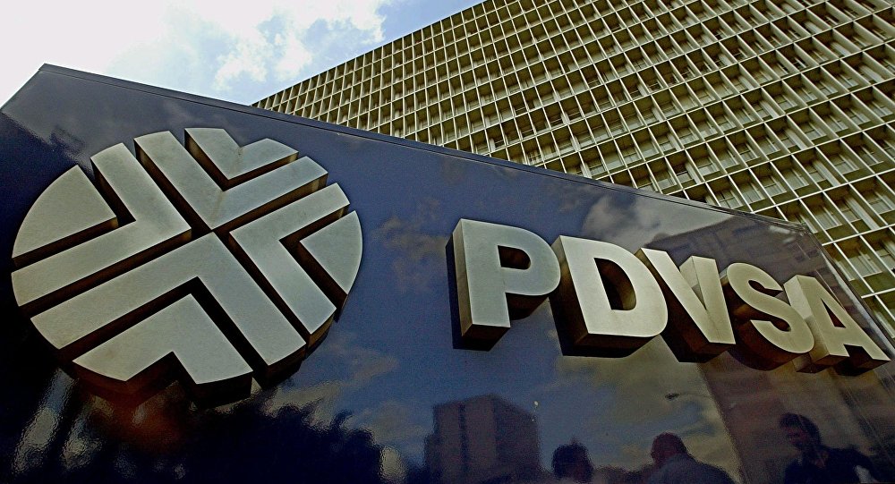 Двое бывших руководителей венесуэльского нефтяного гиганта PDVSA приговорены к пяти годам тюремного заключения за утечку данных в США