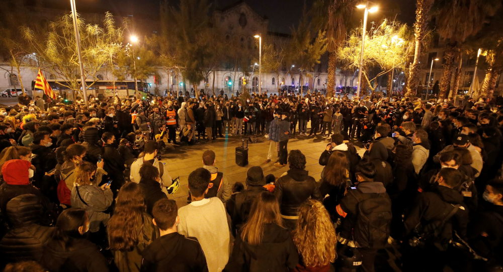 Четыре человека задержаны на 4-й день беспорядков в Каталонии, вызванных тюремным заключением рэпера
