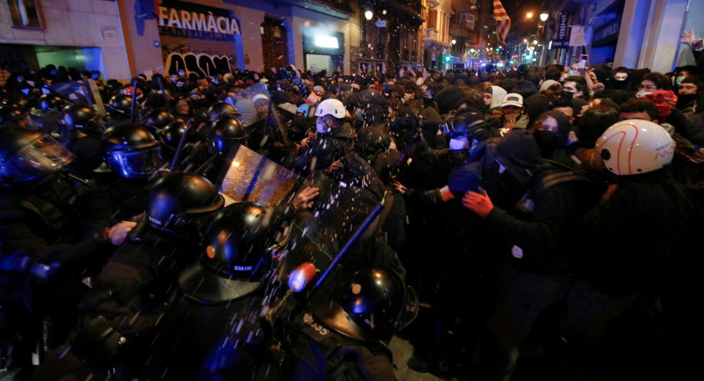 День 6 протестов в Барселоне из-за ареста рэпера Хазела