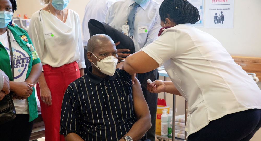 ЮАР намерена опередить вакцину Pfizer от COVID-19, несмотря на сомнения в защите