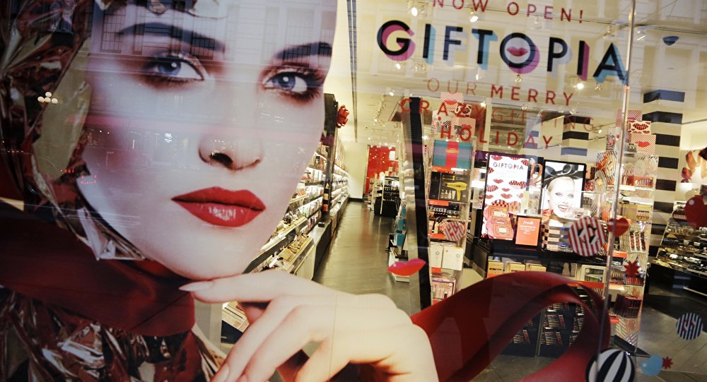 Лицо, влияющее на красоту, осуждает Sephora за то, что тот «бросил» ее в ответ на «клевету» в Интернете в поддержку Трампа