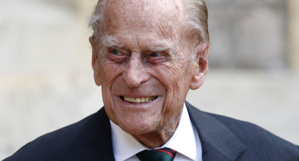 Принц Филипп попросил принца Чарльза навестить его в больнице, чтобы обсудить будущее королевской семьи