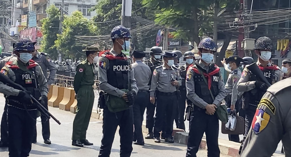 Массовые протесты против военного захвата в Янгоне, Мьянма