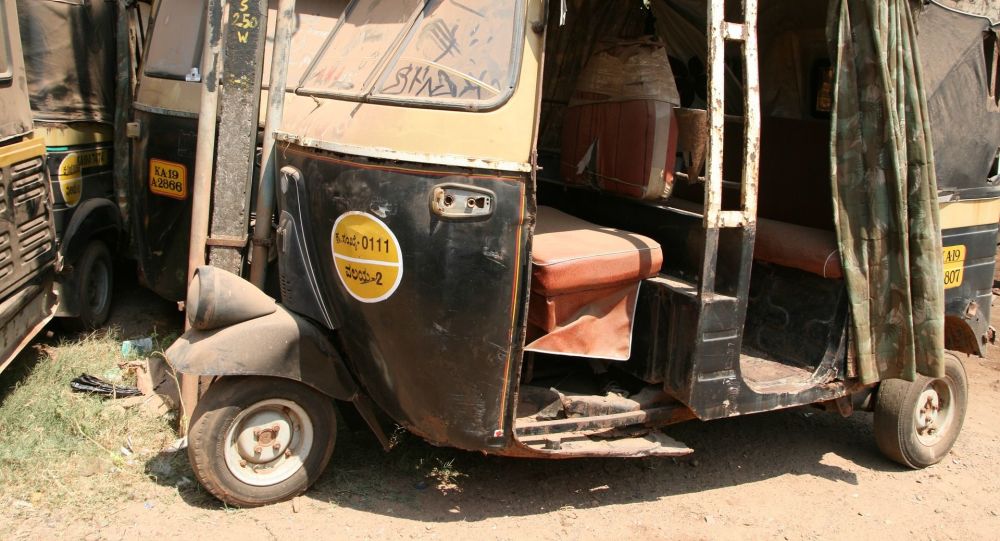 Старые автомобили в Индии отправлены на свалку, поскольку правительство вводит новые правила по сокращению загрязнения