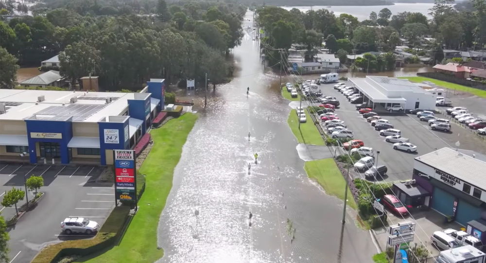Австралийская служба спасения призывает пригороды Сиднея эвакуироваться из-за обострения наводнения — фото, видео