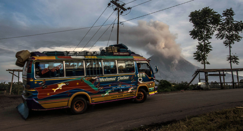 Автобус со студентами упал в ущелье в Индонезии, в результате чего погибло не менее 22 человек — сообщается