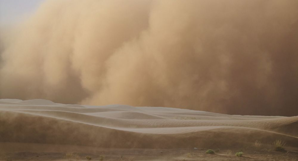 Массивная песчаная буря обрушилась на Саудовскую Аравию и Катар — видео