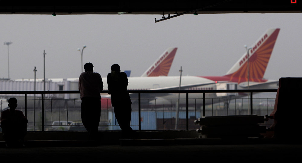 Мужчина вызвал панику в аэропорту Дели, заявив, что Covid положителен за несколько минут до взлета