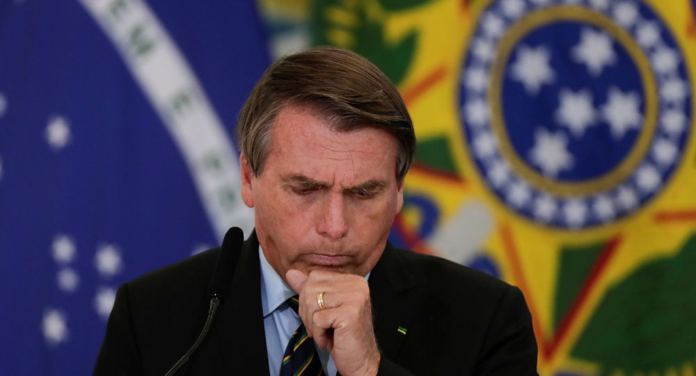 Президент Бразилии Жаир Болсонару объявляет о масштабных перестановках в кабинете министров