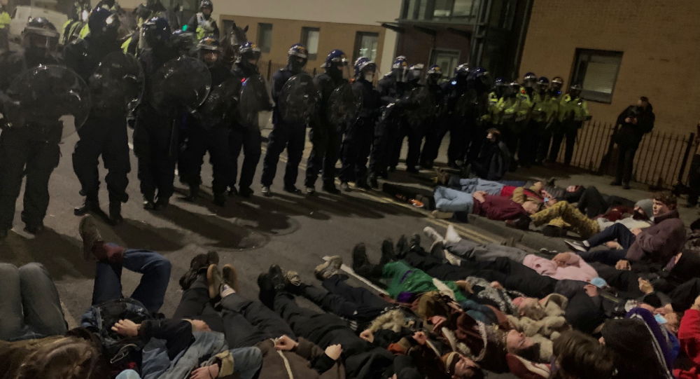Протесты в Бристоле: полиция разогнала демонстрантов «Убей Билла» в центре города