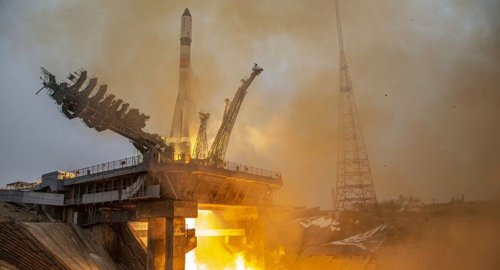 Российское космическое агентство запускает на орбиту 38 спутников с космодрома Байконур, Казахстан