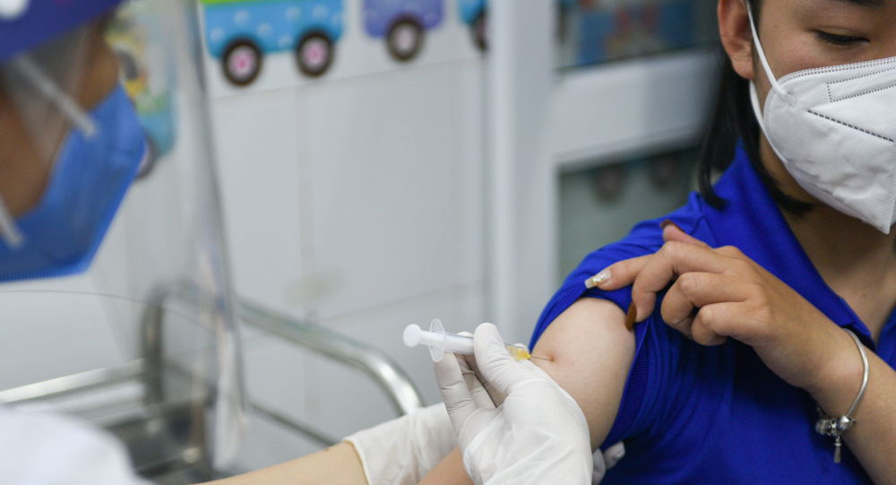 Согласно отчетам, Вьетнам подтвердил пять случаев аллергической реакции на вакцину AstraZeneca COVID-19