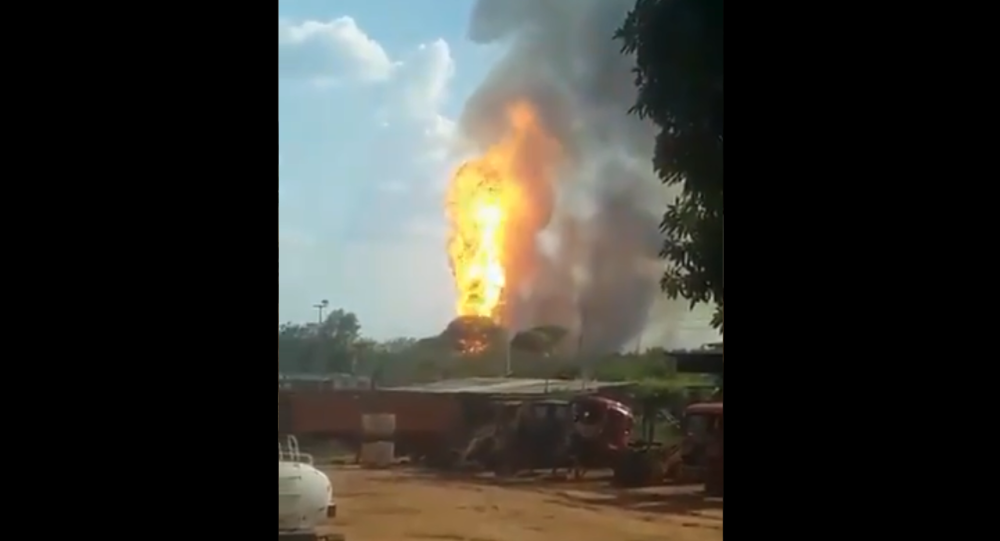 Тяжелые взрывы породили газопровод PDVSA в Эль-Техеро, Венесуэла — Видео