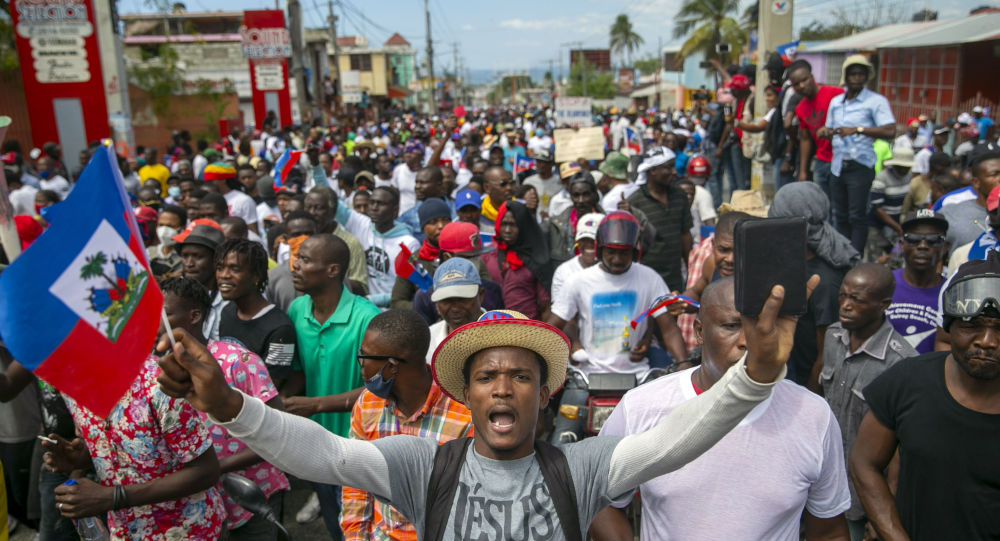 Видео: Огромные демонстрации потрясают Гаити на фоне роста оппозиции заявленному Моисом продленному сроку полномочий