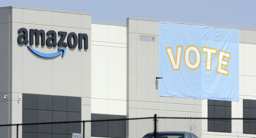 Amazon приносит извинения за твит, в котором опровергает сообщения о том, что водители мочатся в бутылочки