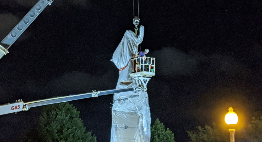 Американцы итальянского происхождения в Чикаго требуют реставрации разрушенной статуи Колумба