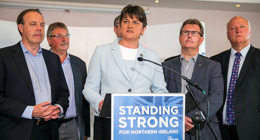 Арлин Фостер из Северной Ирландии уходит с поста лидера Демократической юнионистской партии