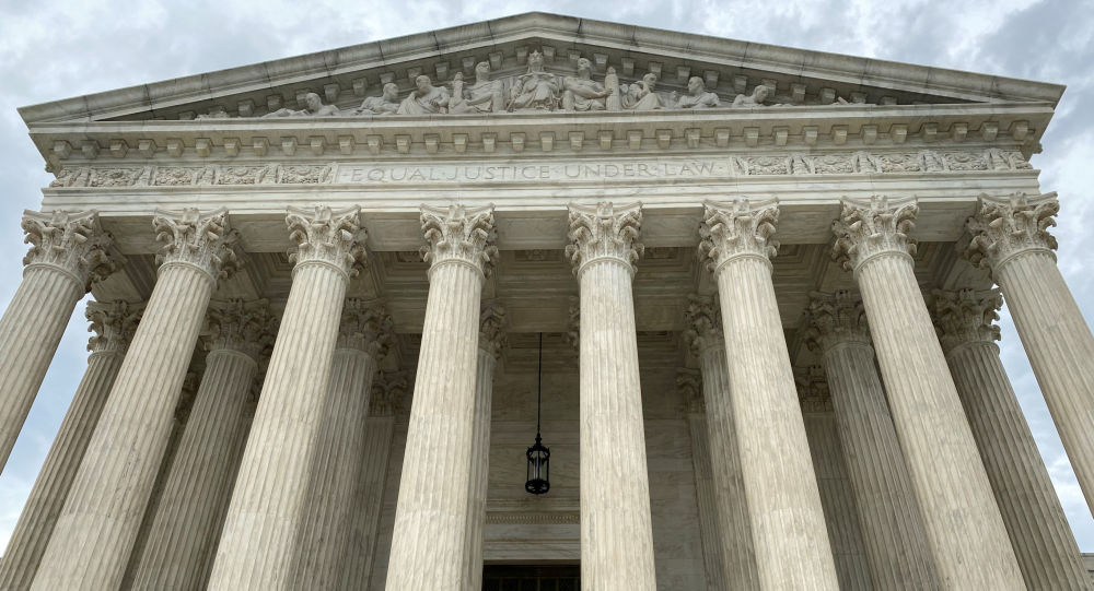 Большинство американцев считают, что пожизненные сроки полномочий судей Верховного суда должны быть отменены