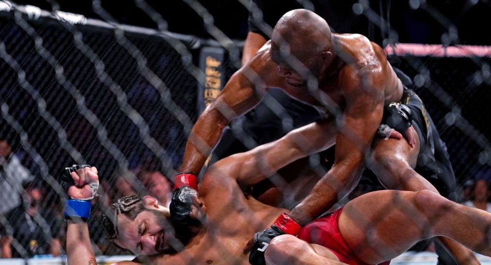 Бывший чемпион UFC МакГрегор бросил вызов «Нигерийскому кошмару» за «кражу» своих ударов