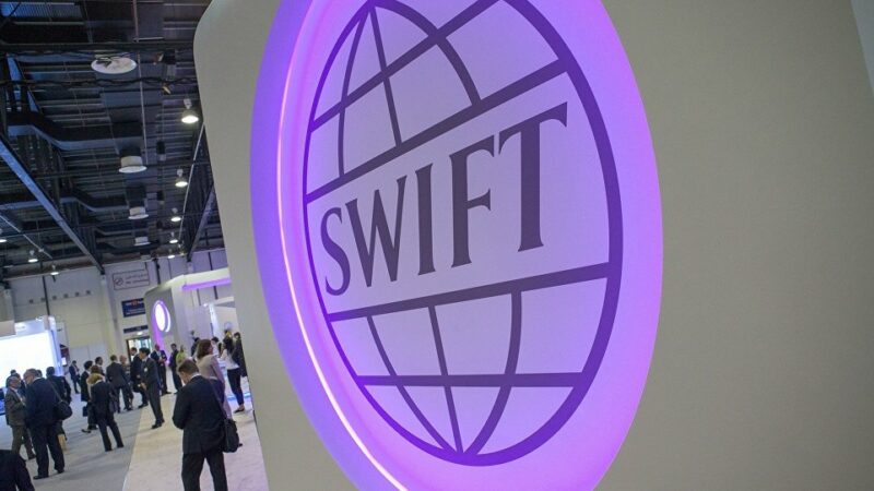 ЕС обсудит отключение России от SWIFT до принятия решения