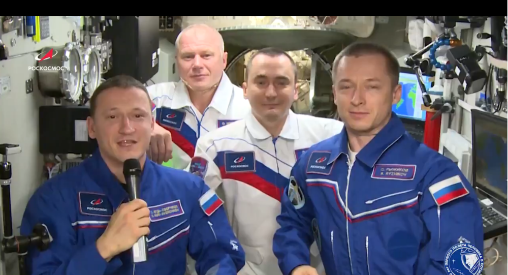 Экипаж МКС поздравляет с 60-летием первого полета человека в космос