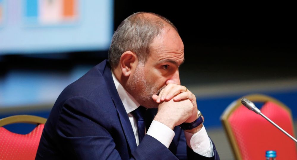 Премьер-министр Армении Пашинян подал в отставку в связи с проведением досрочных парламентских выборов