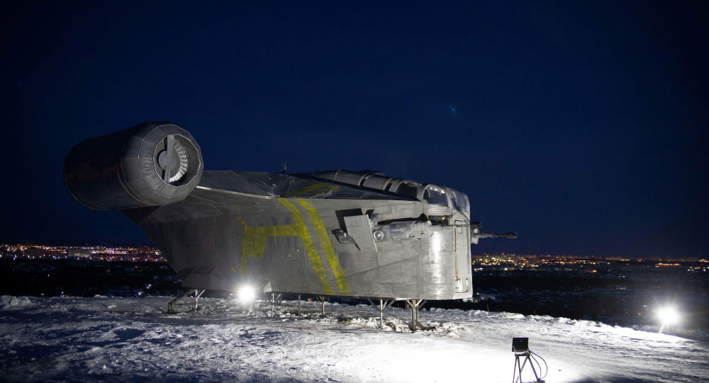 Сильный ветер уничтожил копию звездолета из «Мандалорца» в Сибири