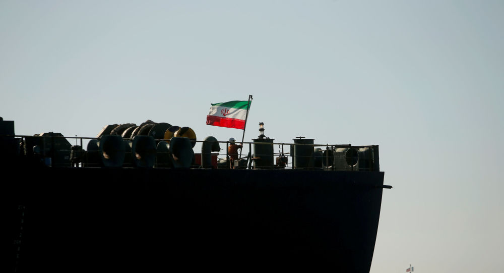 Сообщается, что иранский корабль был поражен ракетной или бомбовой атакой в ​​Красном море
