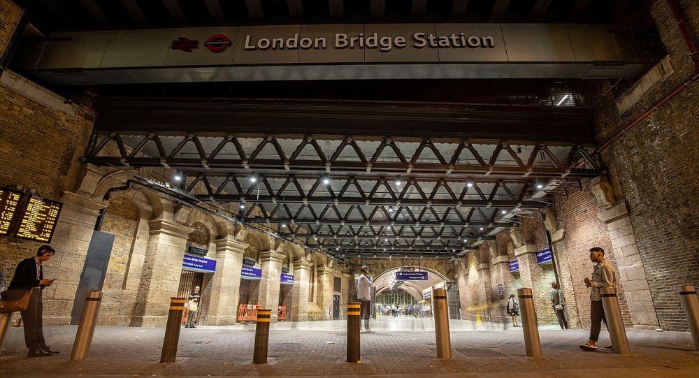 Станция «Лондонский мост» эвакуирована из-за аварийной службы в связи с «происшествием»
